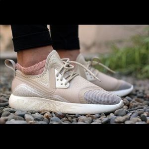 womens nike lunar charge shoes nude/beige